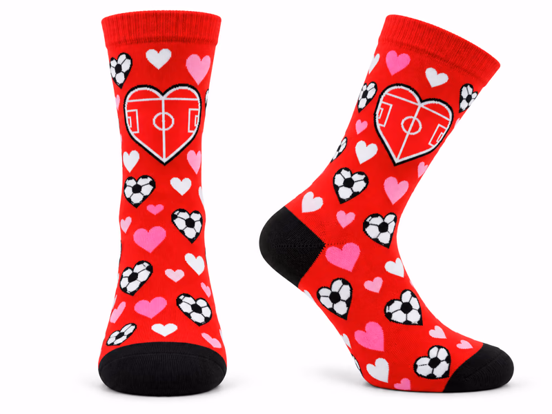 Maquette de chaussettes personnalisées — édition Saint-Valentin, motifs tricotés aux couleurs du club