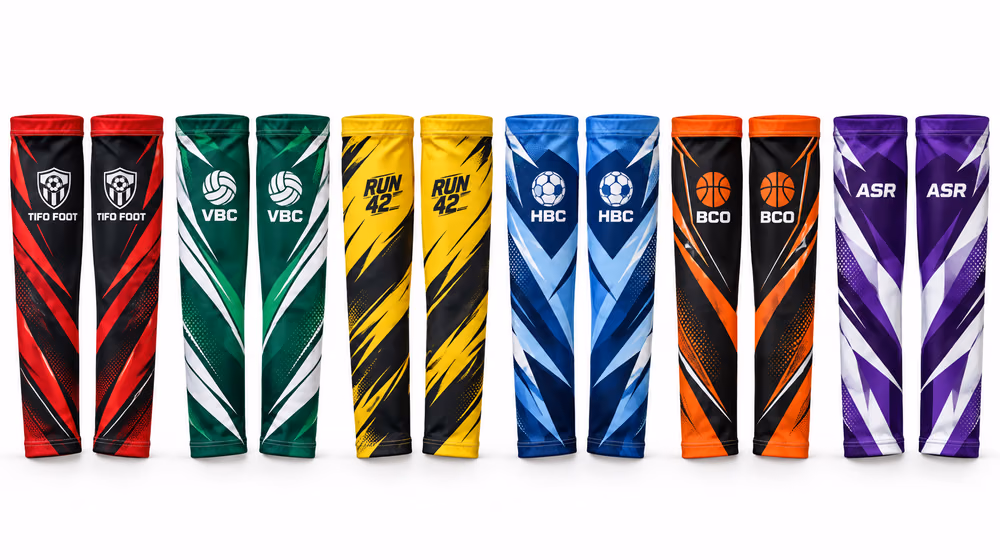 Six paires de manchettes personnalisées aux couleurs de clubs de volley, handball, basket et course à pied